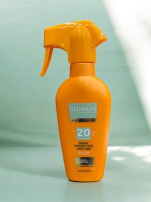 E69FCDBFE3899456AF98563F0BA29E87_ Clinians spray protettivo spf20 250 ml